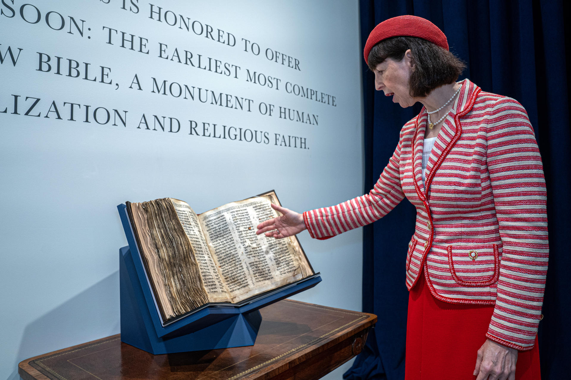 A woman examines the Codex Sassoon, a Hebrew Bible some 1,000 years old, which will be auctioned by Sotheb6y's in New York. EFE/Angel Colmenares
