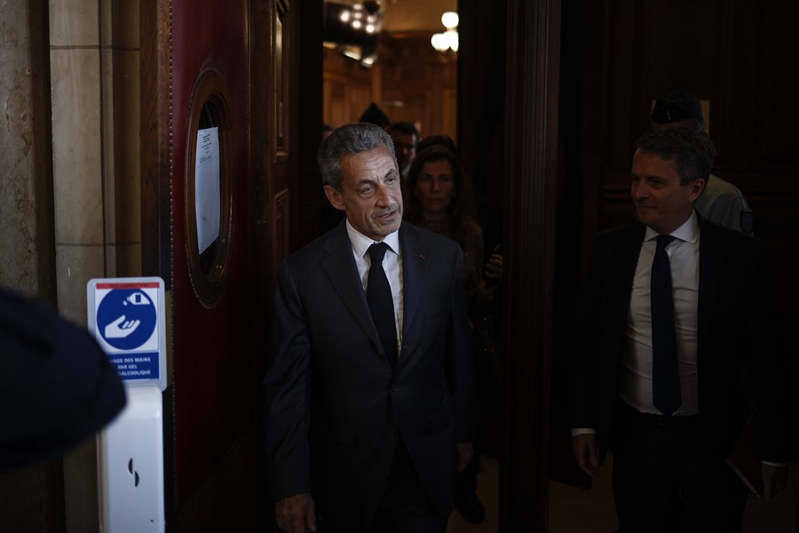 El expresidente francés Nicolas Sarkozy, tras conocer la confirma de su condena, hoy en París. 