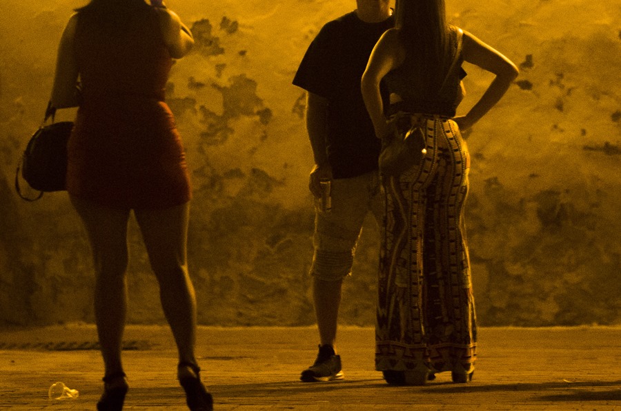 Varias mujeres ejerciendo la prostitución en la calle, en una imagen de archivo.