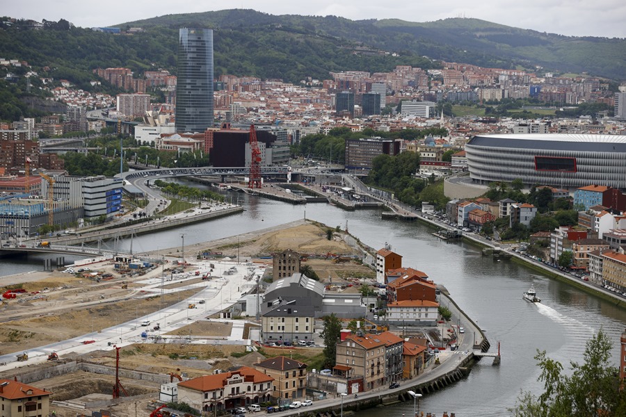 Bilbao se expande ahora urbanísticamente en Zorrozaurre -en la imagen-, una isla fluvial de más de 840.000 metros cuadrados.
