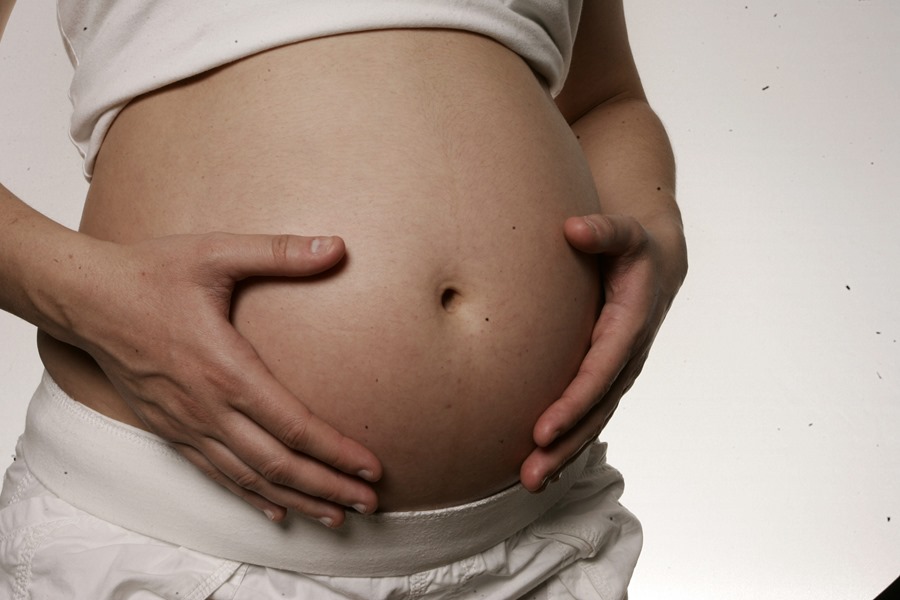 Una mujer embarazada. Tratamos sobre la violencia obstétrica