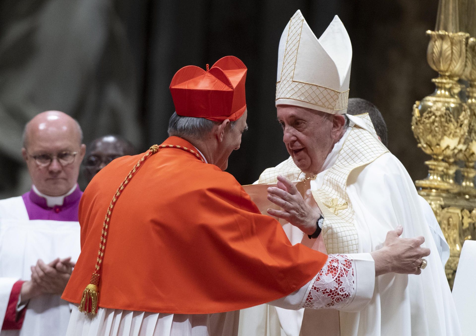 El papa Francisco junto a Mateo Zuppi, en una imagen de archivo.