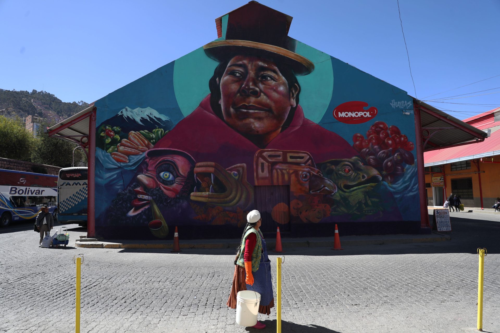 Fotografía de un mural alusivo a las mujeres y sus derechos, el 27 de junio de 2023, en La Paz (Bolivia). . EFE/Luis Gandarillas