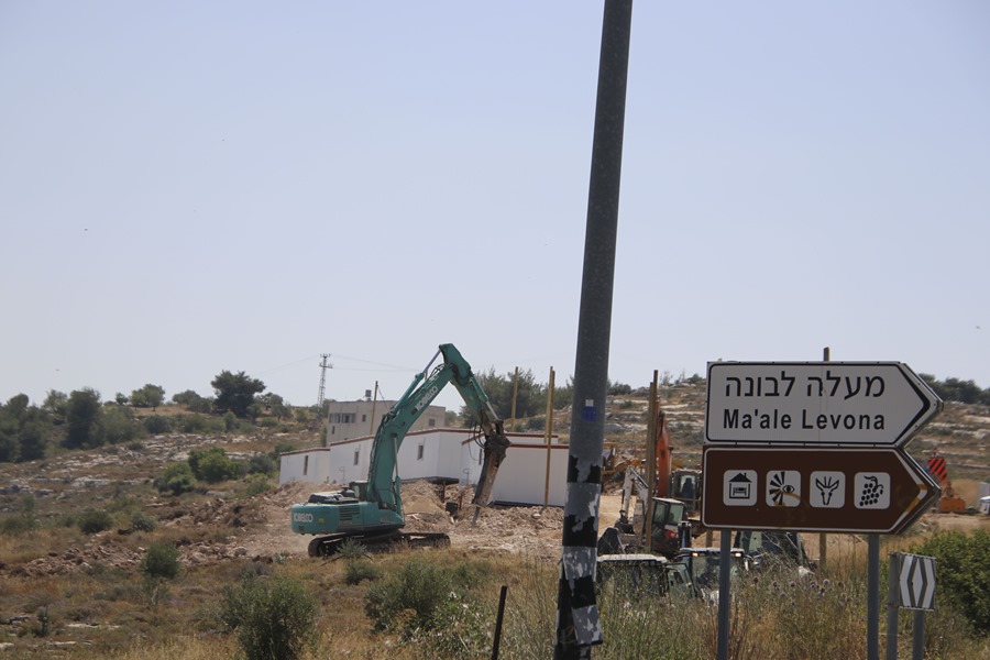 Cimientos de un asentamiento ilegal levantado durante la noche del miércoles por colonos israelíes, según denunció la ONG israelí Peace Now.