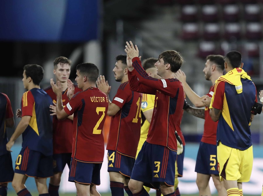 La selección española sub-21 celebra su victoria frente a Croacia