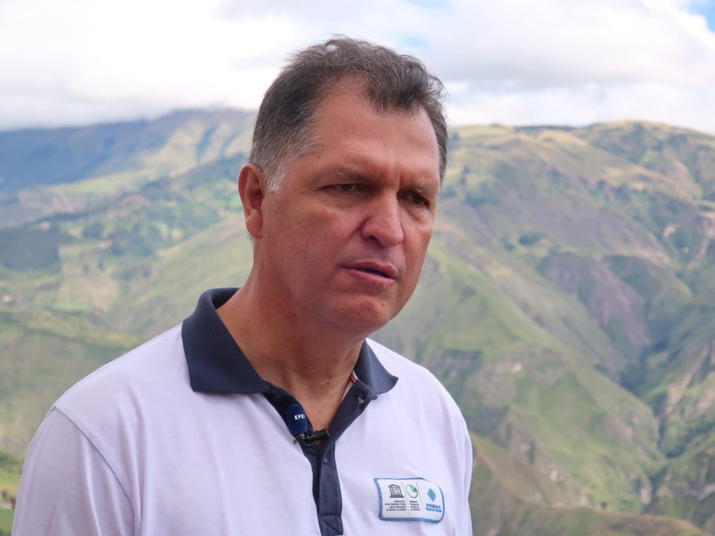 Carlos Merizalde, exdirector de Cooperación Internacional del Geoparque Mundial Imbabura de la Unesco, fue registrado, durante una entrevista con EFE, en la Parroquia Pablo Arenas, en la provincia de Imbabura (Ecuador). EFE/Francisco Chávez