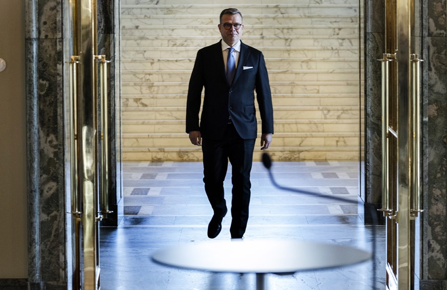 El nuevo primer ministro finlandés, el conservador Petteri Orpo , tras recibir el respaldo del Parlamento