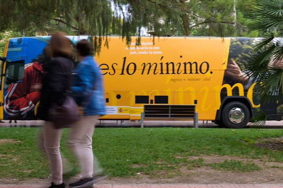 El autobús del Ingreso Mínimo Vital (IMV).