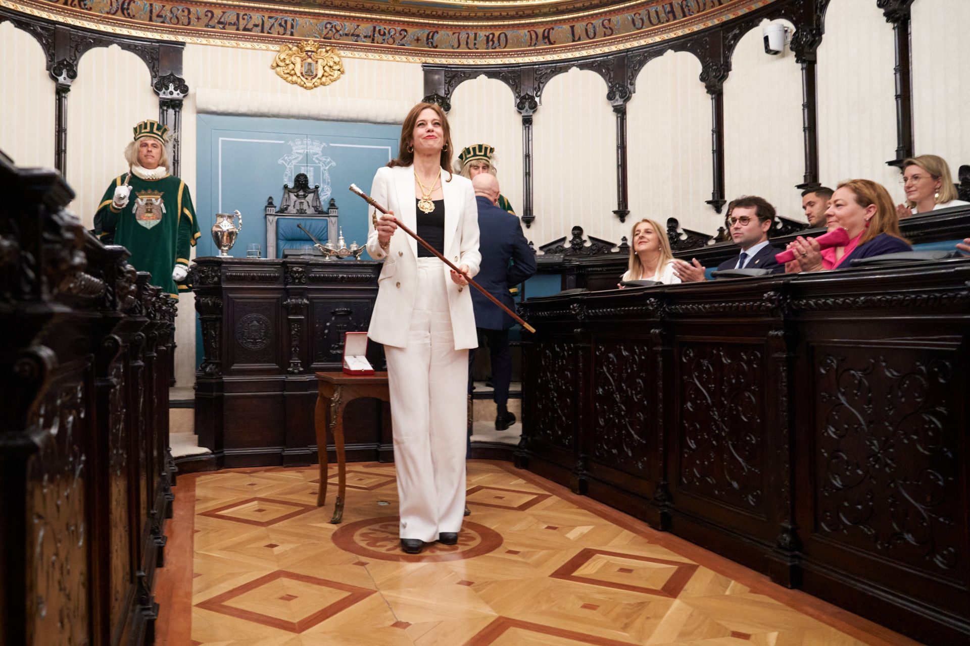 La socialista Maider Etxebarria se ha convertido en la primera mujer en ser alcaldesa de Vitoria. EFE/L.Rico