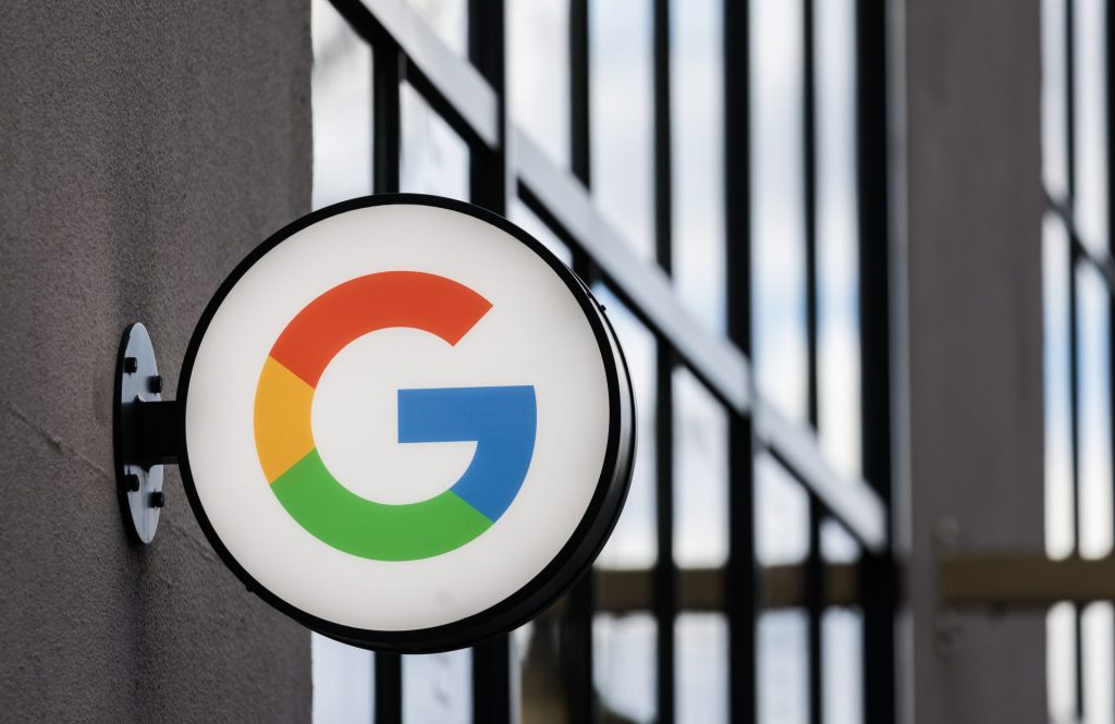 Vista del logo de la empresa tecnológica Google, en sus oficinas de Nueva York, en una fotografía de archivo. EFE/Justin Lane
