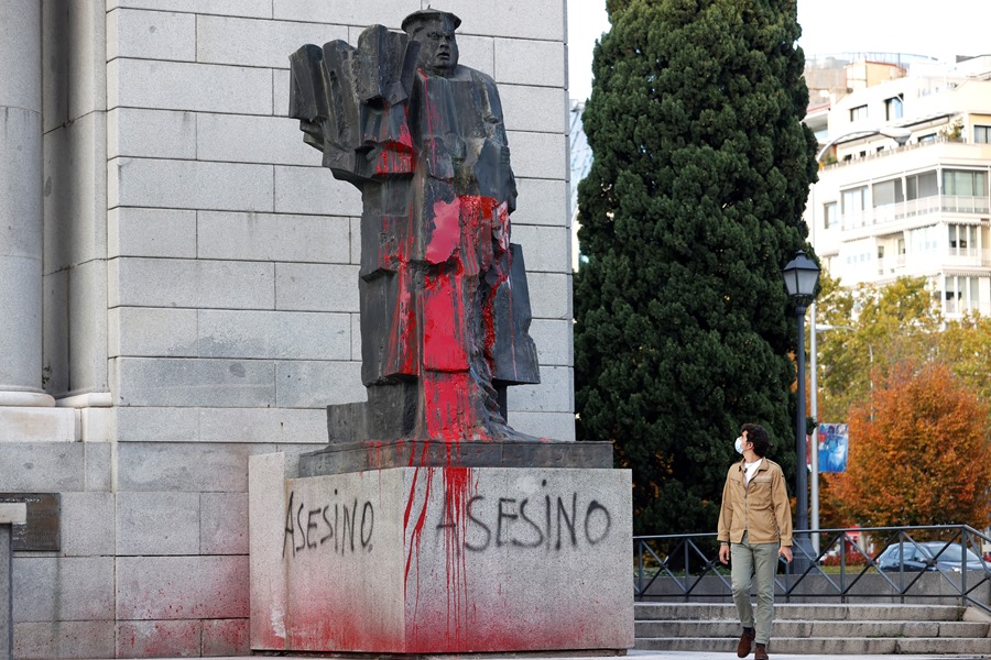 La Justicia obliga a mantener los nombres de las calles Largo Caballero e Indalecio Prieto en Madrid