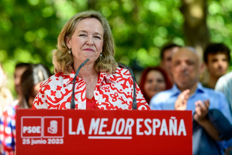 Nadia Calviño pide “seguir con la política económica que funciona” ante “la nada” del PP