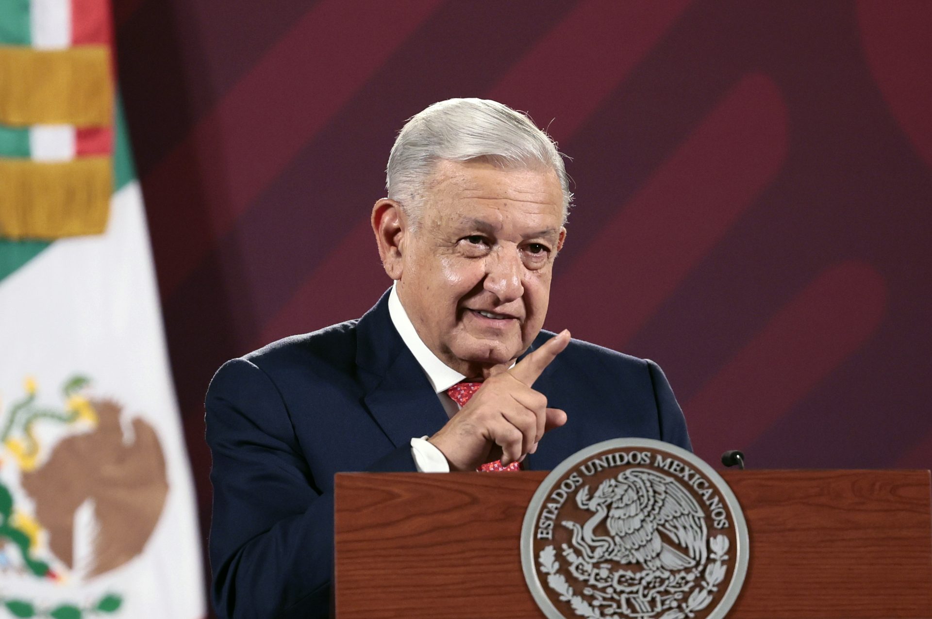 El presidente de México, Andrés Manuel López Obrador, habla durante su conferencia de prensa matutina hoy, en el Palacio Nacional en Ciudad de México (México). EFE/José Méndez