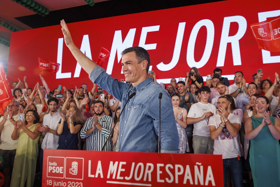El presidente del Gobierno y secretario general del PSOE, Pedro Sánchez, en un acto político en Dos Hermanas (Sevilla)