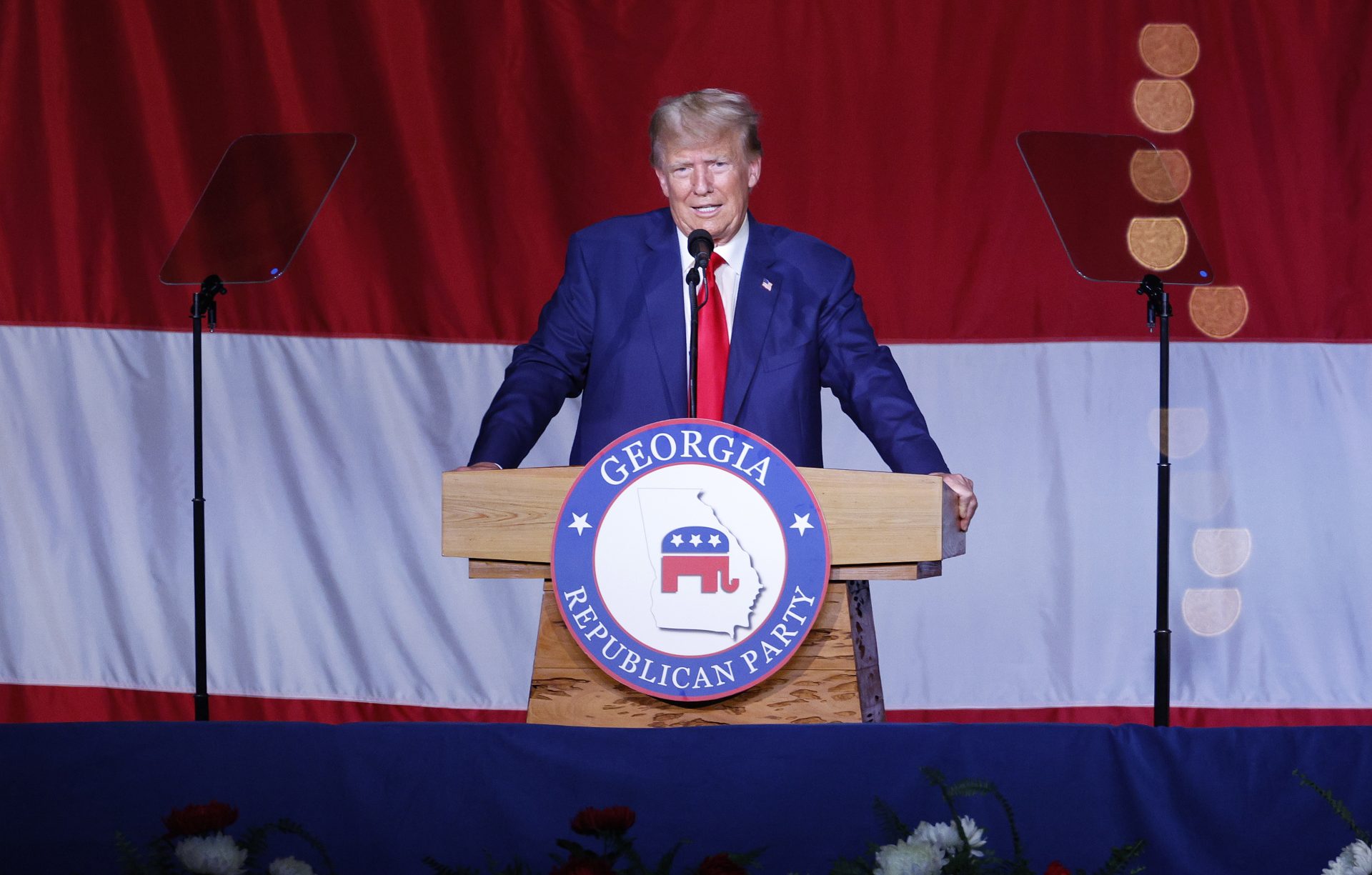 El expresidente estadounidense Donald Trump habla durante un mitin en Columbus, Georgia, este 10 de junio de 2023. EFE/Erik S. Lesser