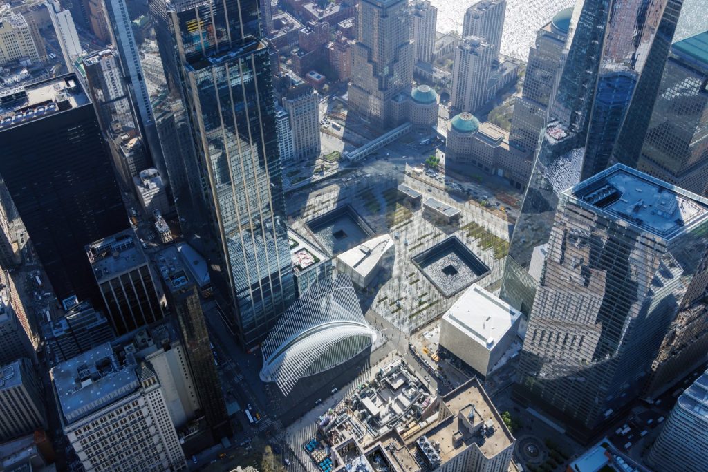 Fotografía cedida por el Perelman Performing Arts Center (PAC NYC) donde se aprecia una vista aérea de su sede rodeada de rascacielos y a la sombra del One World Trade Center en la Zona Cero de Nueva York. EFE/Iwan Baan/PAC NYC