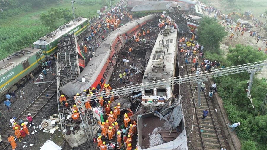 Tragedia en India: 261 muertos y 900 heridos en el peor accidente ferroviario sufrido en el país en dos décadas