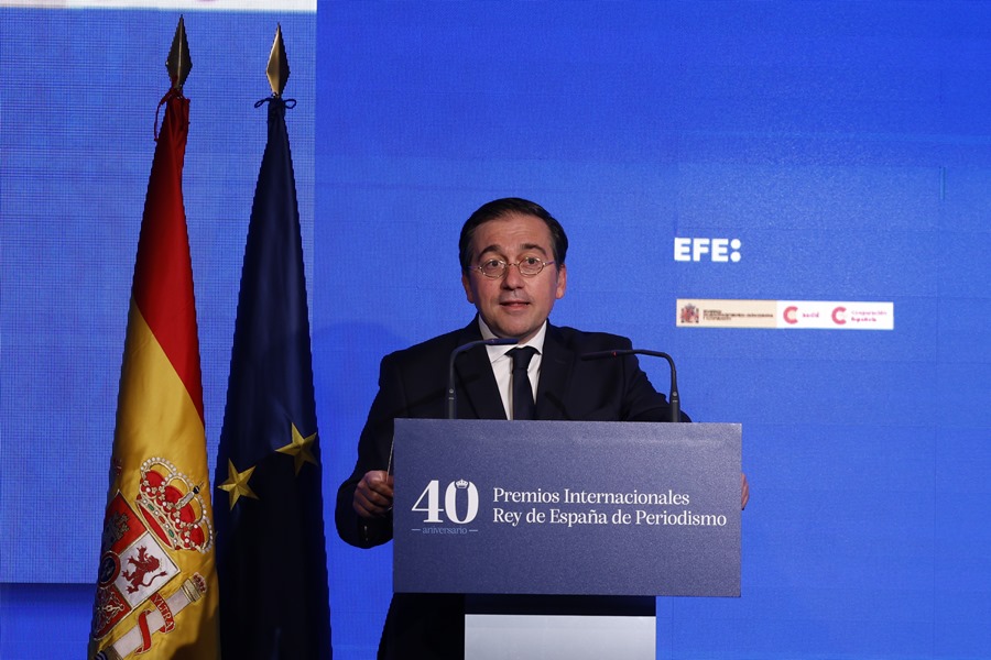 El ministro de Asuntos Exteriores, Unión Europea y Cooperación, José Manuel Albares, ofrece un discurso durante los Premios Internacionales Rey de España de Periodismo 2023, este jueves en Madrid.