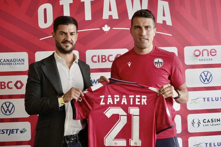 El Atlético Ottawa, de la Canadian Premier League, anunció oficialmente este miércoles la contratación de Alberto Zapater (d).