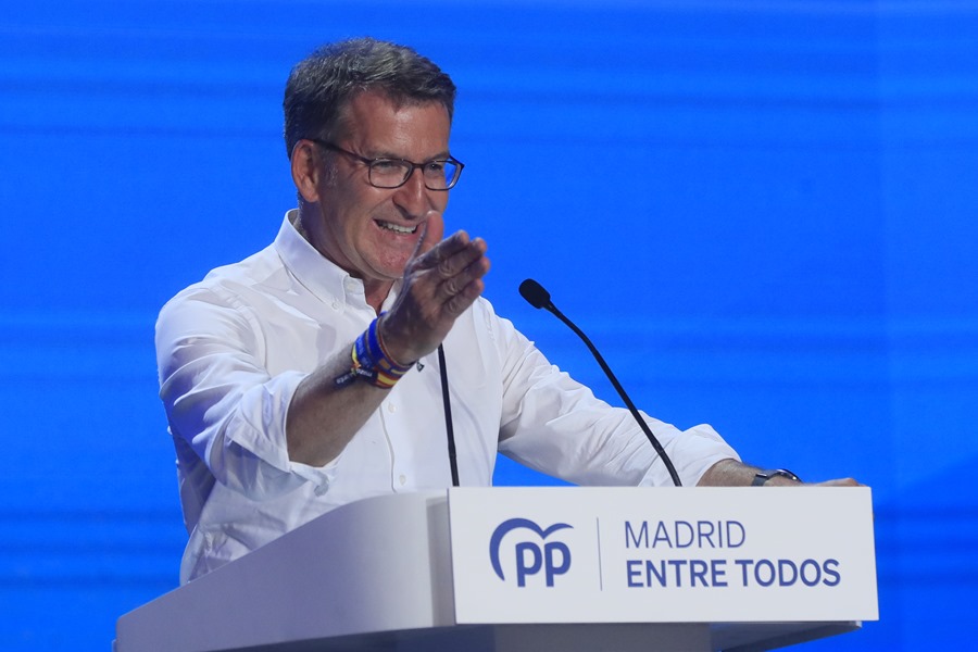 El CIS da ganador al PSOE en las elecciones generales, solo medio punto por encima del PP