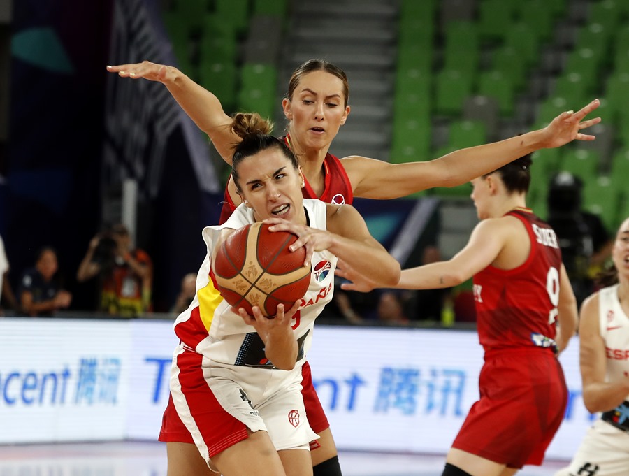 Imagen del partido de semifinal del Eurobasket entre España y Hungría. EFE/EPA/Antonio Bat