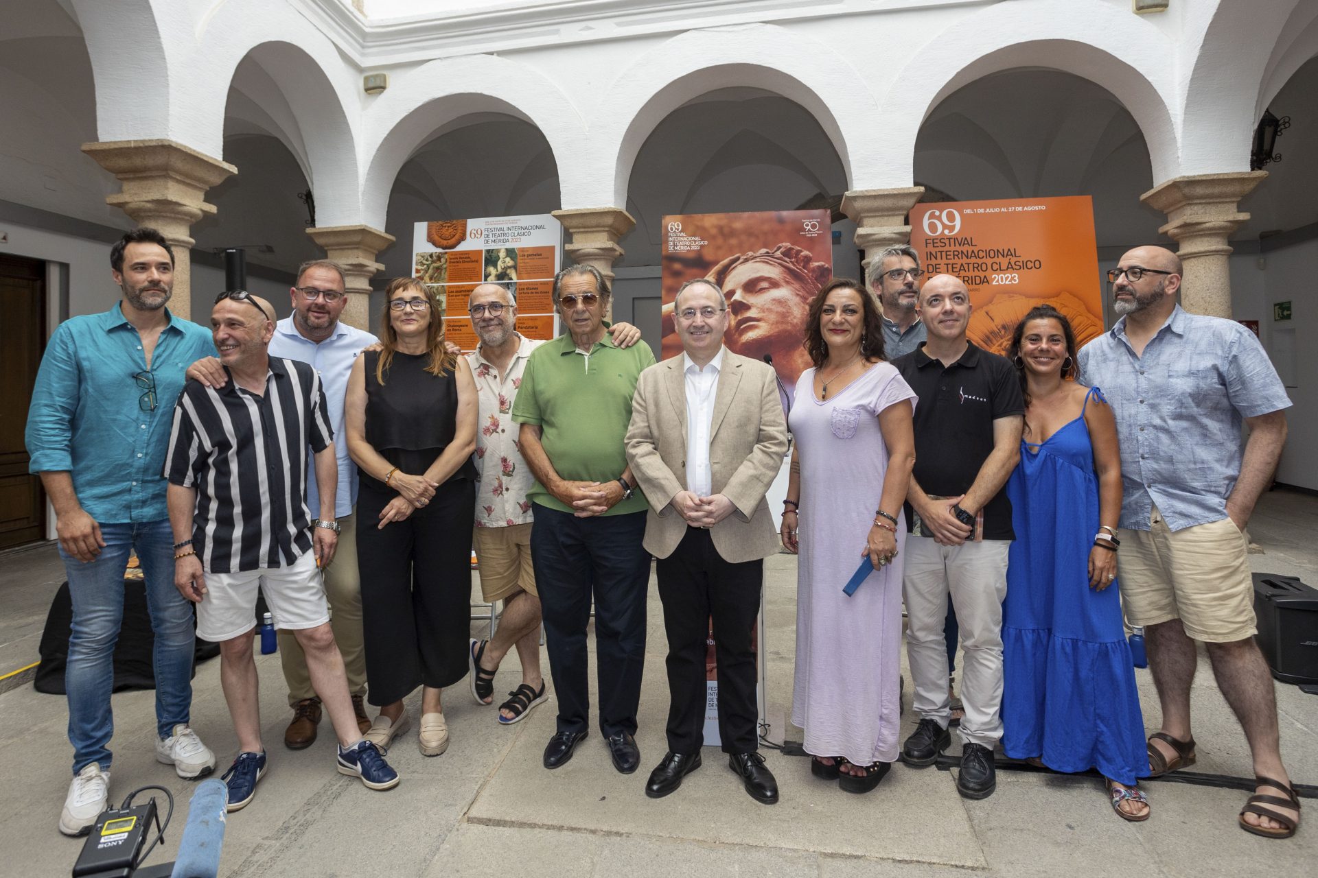 Elenco de las dos primeras obras de la 69 edición del Festival de teatro Clásico de Mérida, junto a la direccion del mismo. Jero Morales