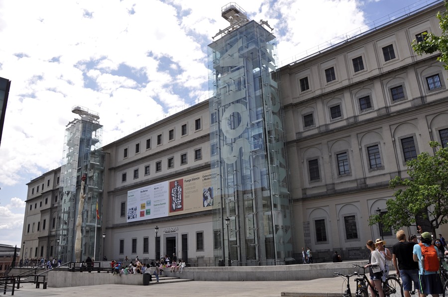 Fachada del Museo Nacional Centro de Arte Reina Sofía de Madrid.