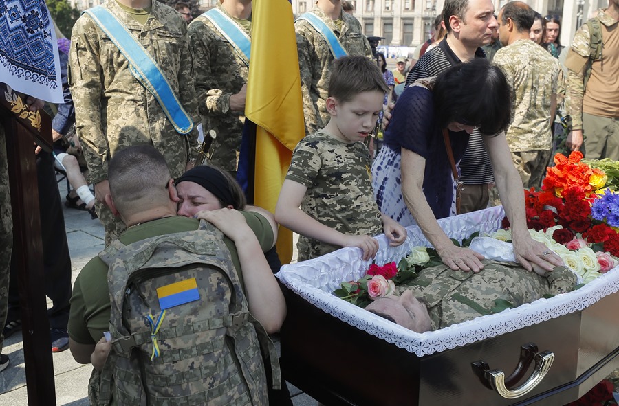Ceremonia de despedida del militar ucraniano Ivan Shulga en la Plaza de la Independencia en Kiev, Ucrania. Shulga murió en los combates contra el ejército ruso cerca de Chasiv Yar en la región de Donetsk, al este de Ucrania.
