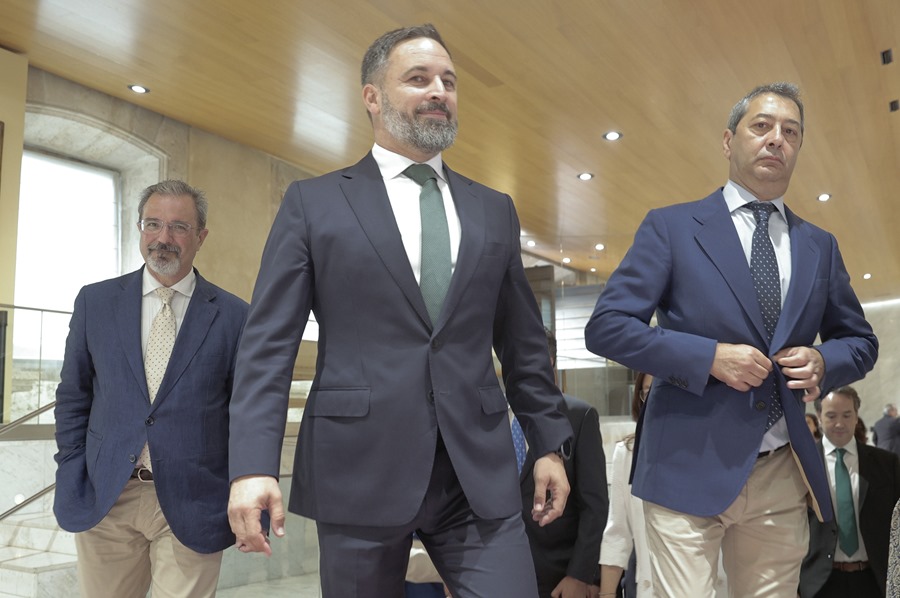 Guardiola ve "imprescindible" el acuerdo con Vox en Extremadura y Abascal califica sus palabras de "buen paso"