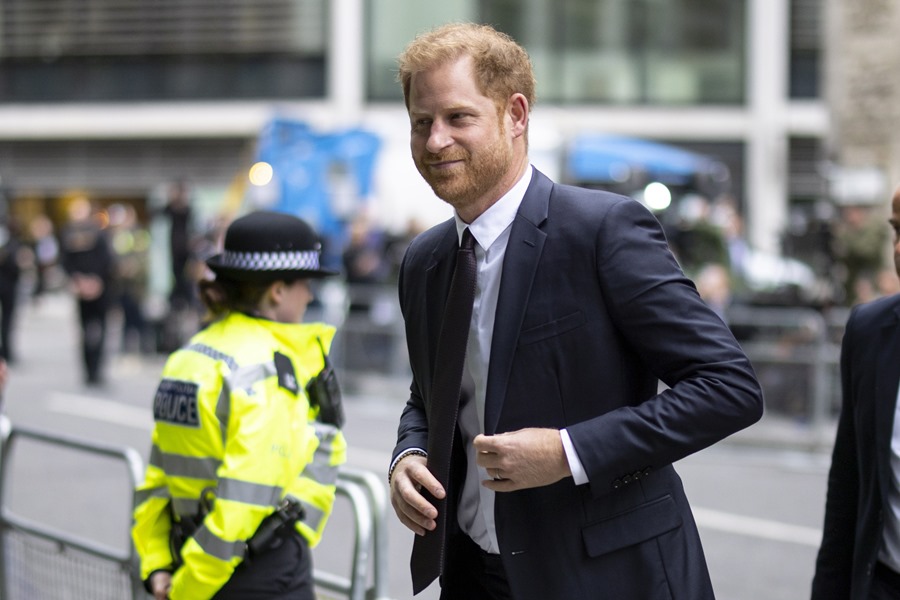 El príncipe Enrique a su llegada hoy al Tribunal Superior de Londres por el tema d elas escuchas.