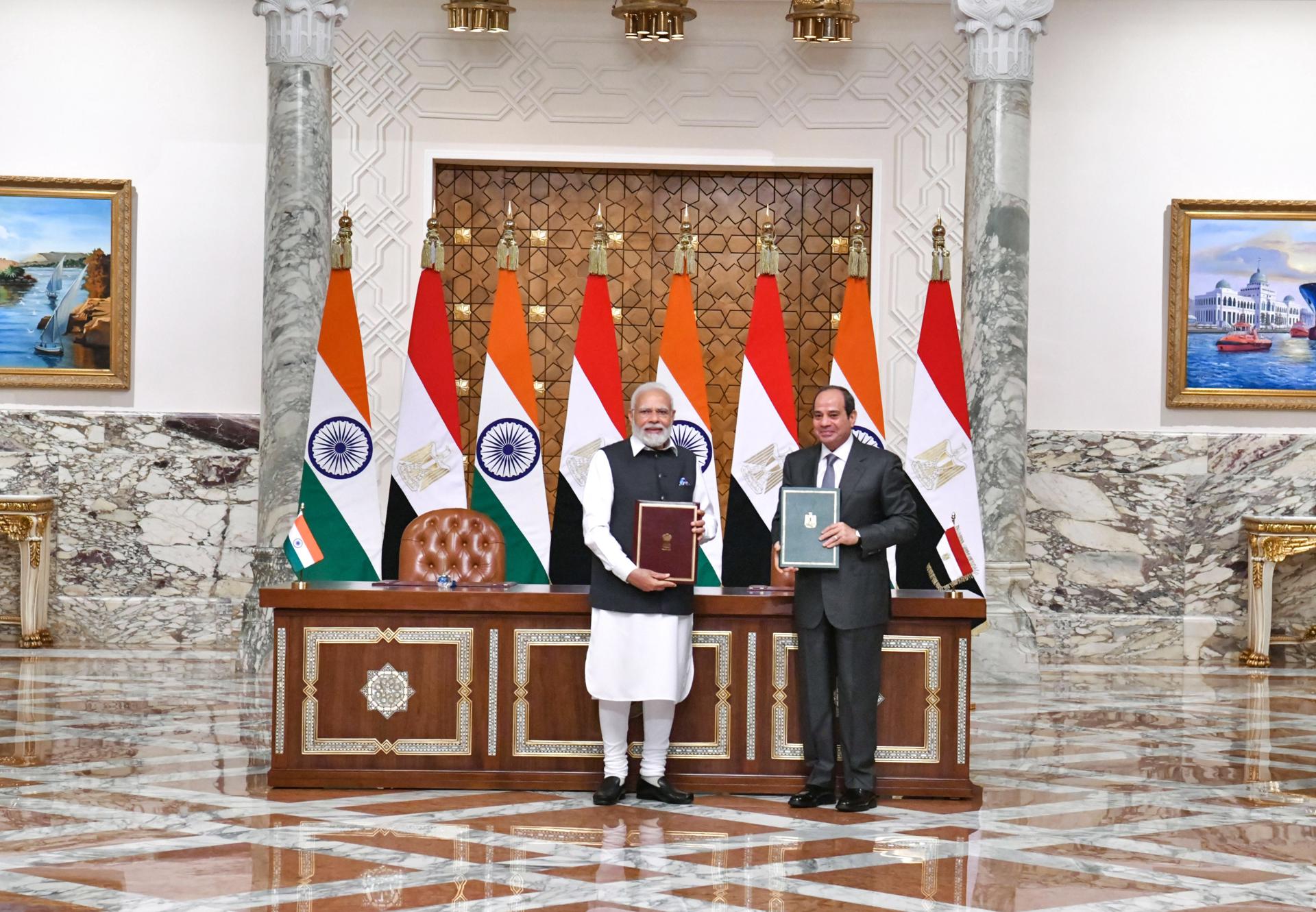 A handout photo made available by Egyptian presidential office shows Egyptian President Abdul Fattah al-Sisi (R) and Indian Prime Minister Narendra Modi (L) posing for a photo after signing a memorandum of understanding, in Cairo, Egypt, 25 June 2023. EFE-EPA/EGYPTIAN PRESIDENTIAL OFFICE HANDOUT HANDOUT EDITORIAL USE ONLY/NO SALES