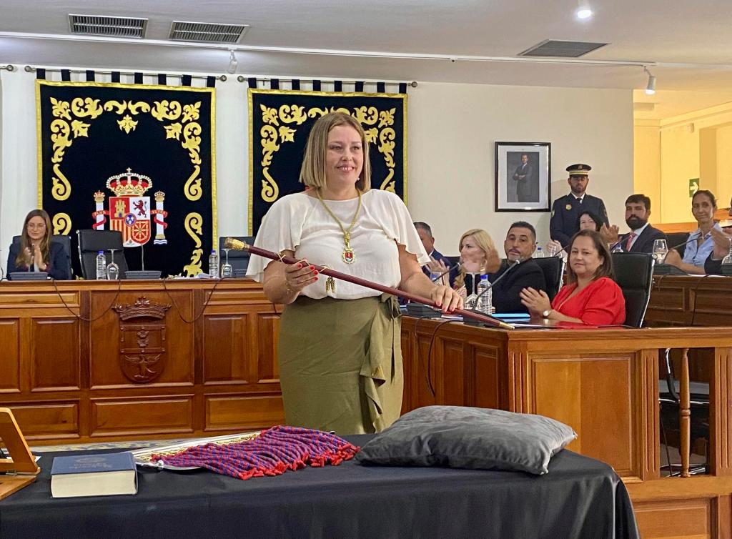 The Arrecife City Council has elected this Saturday Astrid Pérez, from the Popular Party, as mayoress of Arrecife, a position that she already held in the previous term.  EFE/Adriel Perdomo
