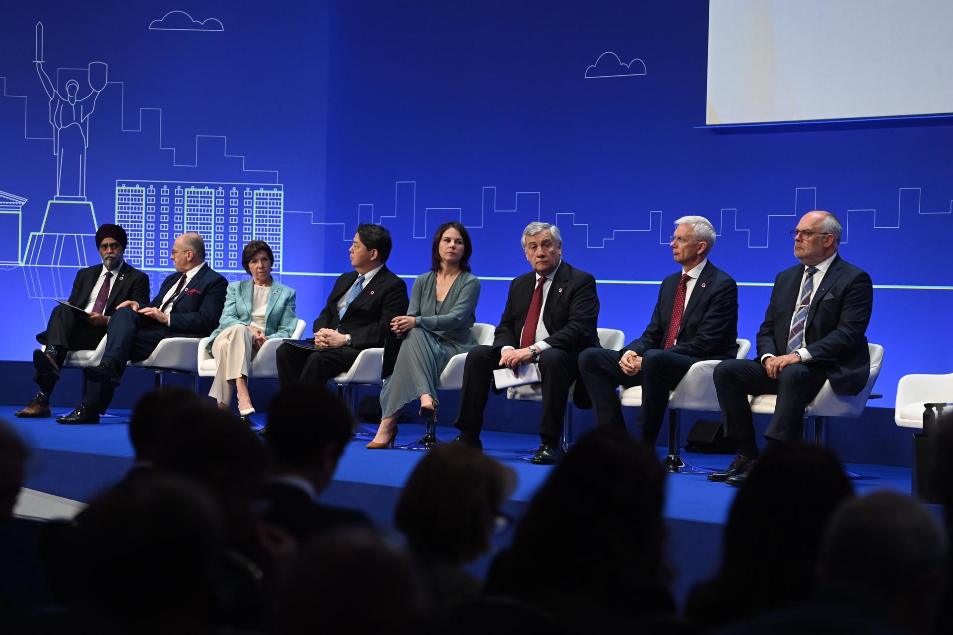 (L-R) Canadian International Development Minister Harjit Sajjan, Polish Foreign Minister Zbigniew Rau, French Foreign Minister Catherine Colonna, Japanese Foreign Minister Yoshimasa Hayashi, German Federal Minister for Foreign Affairs Annalena Baerbock, Italian Foreign Minister Antonio Tajani, Prime Minister of Latvia Arturs Karins and President of Estonia Alar Karis at the first day of the Ukraine Recovery Conference (URC) in London, Britain 21 June 2023. EFE/EPA/ANDY RAIN / POOL
