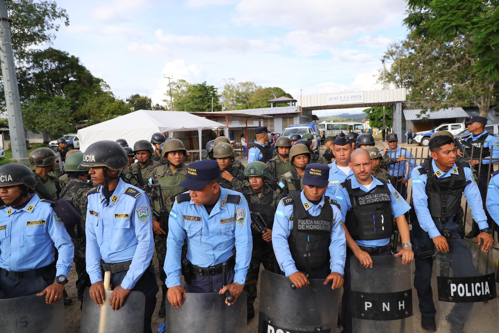 Police and military guard the prison where at least 41 people died and another seven were injured in a riot and a fire registered at the Women's Center for Social Adaptation (Cefas) near the Honduran capital in Tegucigalpa, Honduras, 20 June 2023. EFE/ Gustavo Amador