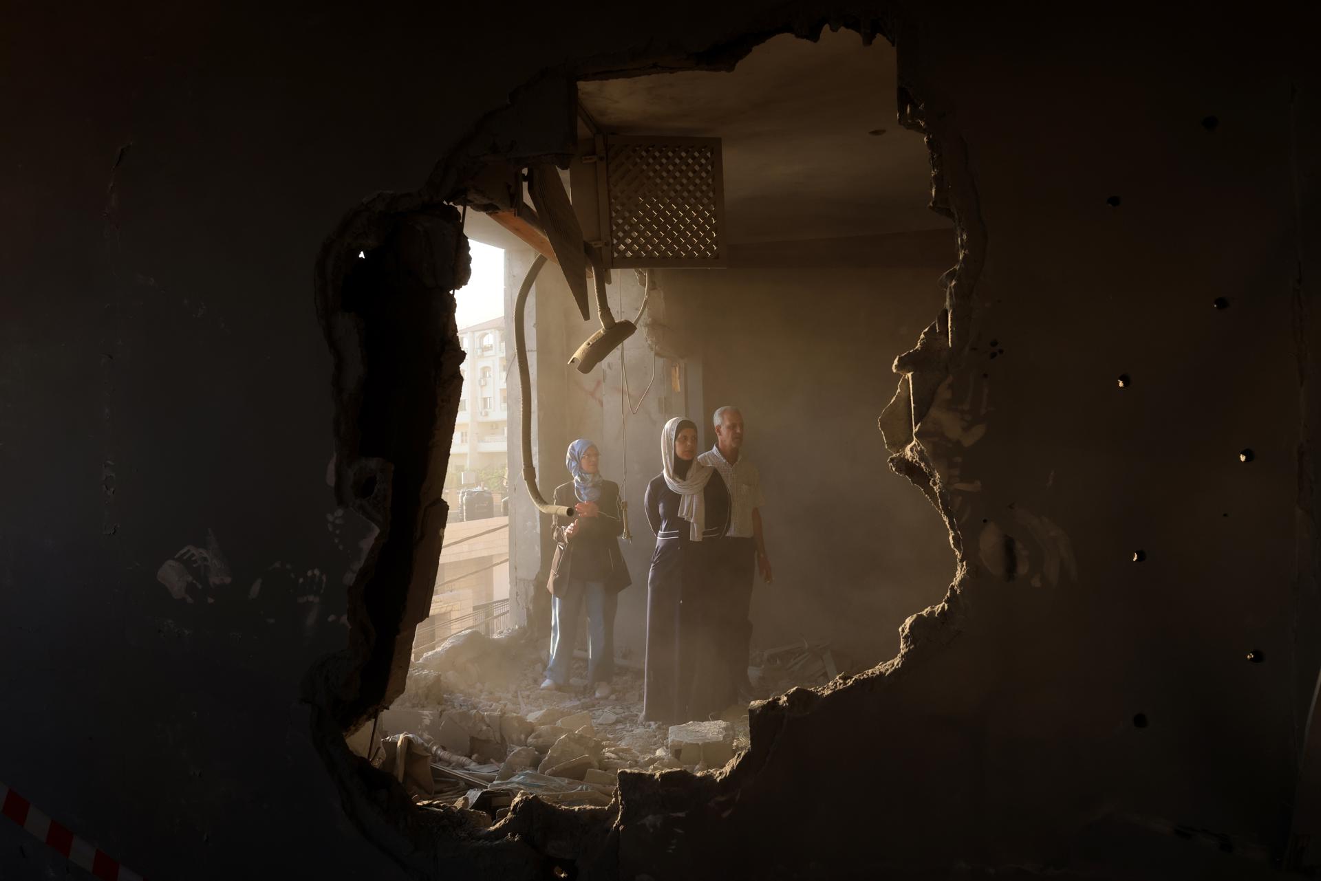 People inspect the house of Palestinian prisoner Kamal Jouri after it was destroyed during an overnight raid by Israeli forces in the West Bank city of Nablus, 22 June 2023.EFE/EPA/ALAA BADARNEH