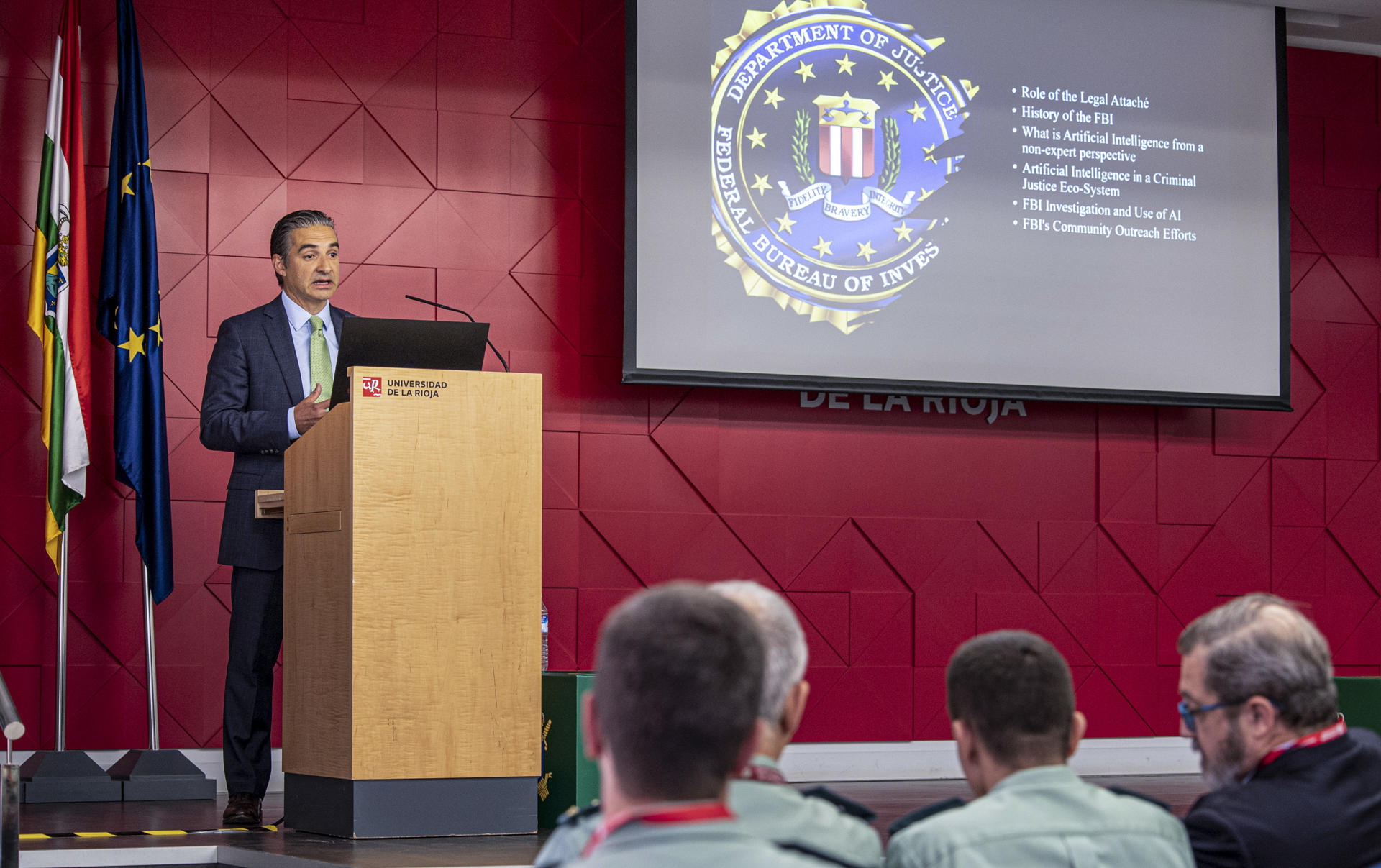 El agregado jurídico del FBI en la Embajada de Estados Unidos en España, Abelardo M. Vecino. EFE/Raquel Manzanares
