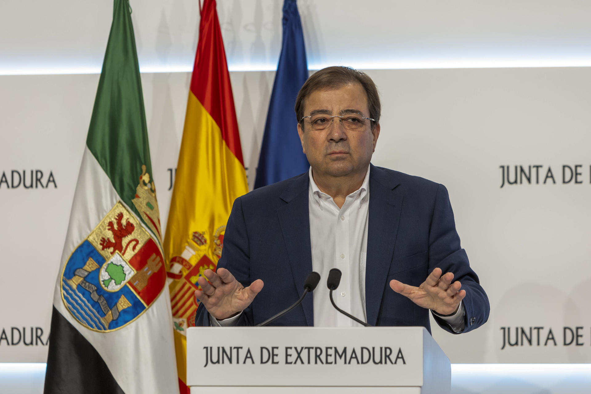 El presidente en funciones de la Junta de Extremadura, Guillermo Fernández Vara, en rueda de prensa tras la reunión del Consejo de Gobierno. EFE/ Jero Morales