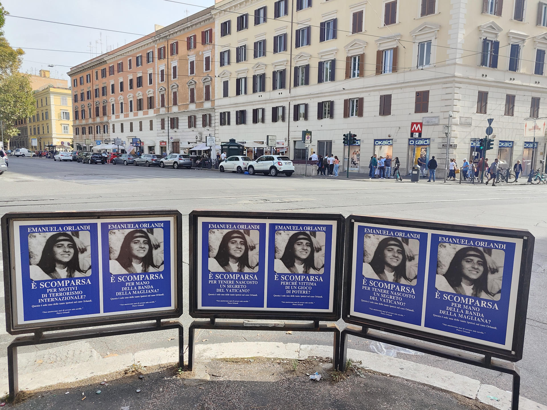 Carteles con la imagen de Emanuela Orlandi en 2022 en Roma, que recordaban su desaparición en 1983. EFE/ Álvaro Padilla Roma