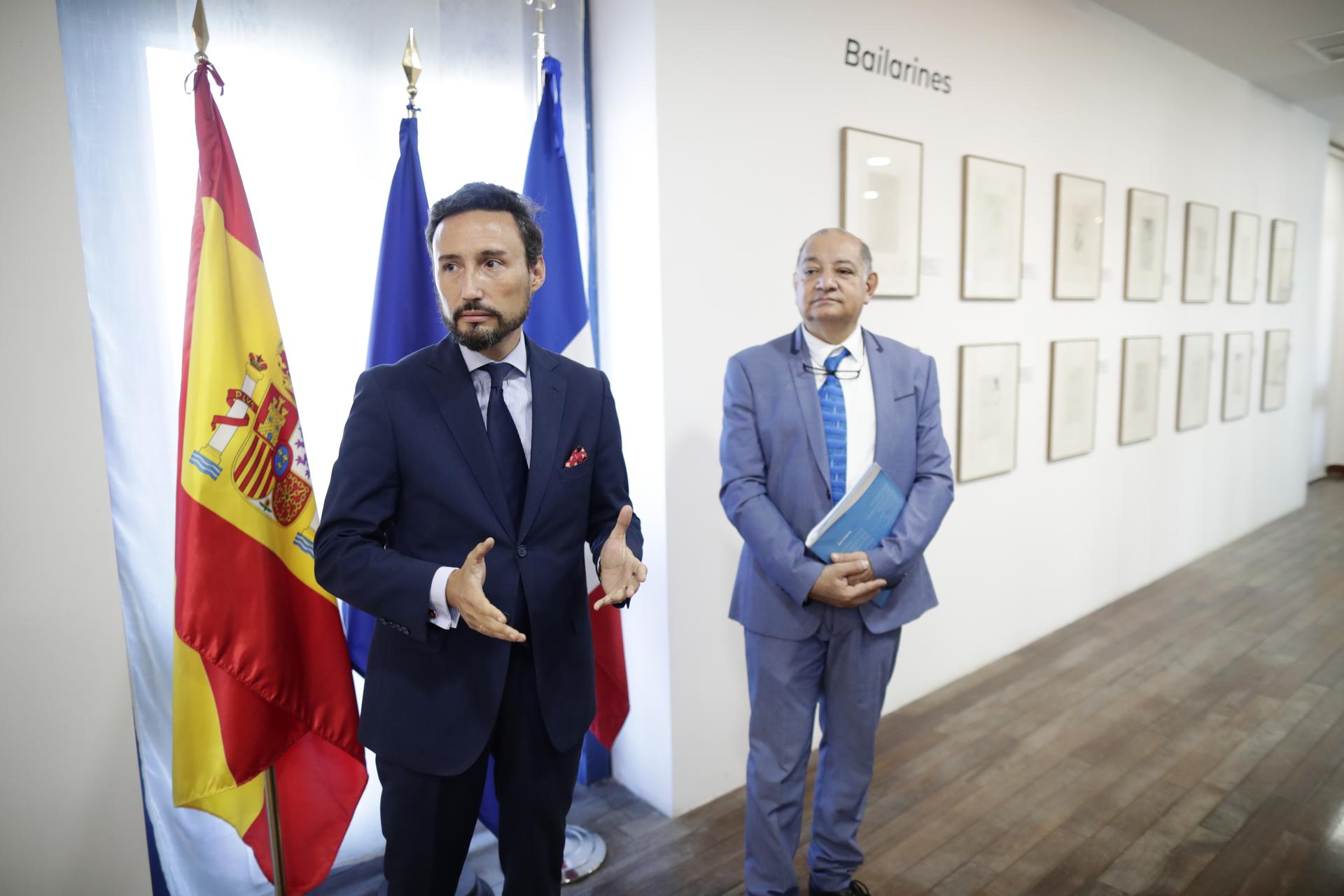 The Ambassador of Spain in Panama, Guzmán Palacios (c), speaks during the inauguration of the exhibition of 40 original lithographs by Pablo Picasso, at the Cultural Center of Spain, Casa del Soldado, in Panama City, Panama, 05 June 2023. EFE / Bienvenido Velasco
