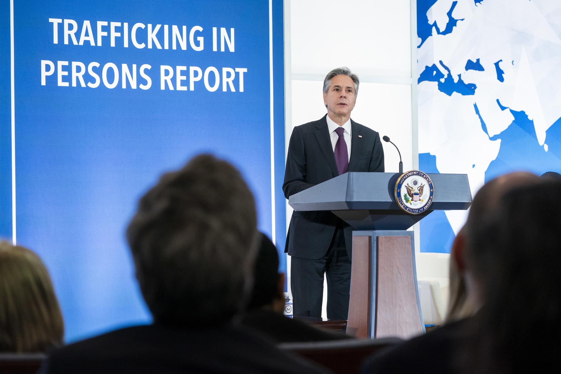 El secretario de Estado de EE.UU., Antony Blinken, habla durante la presentación del Informe de Tráfico de Personas 2023, este 15 de junio de 2023, en Washington. EFE/Shawn Thew