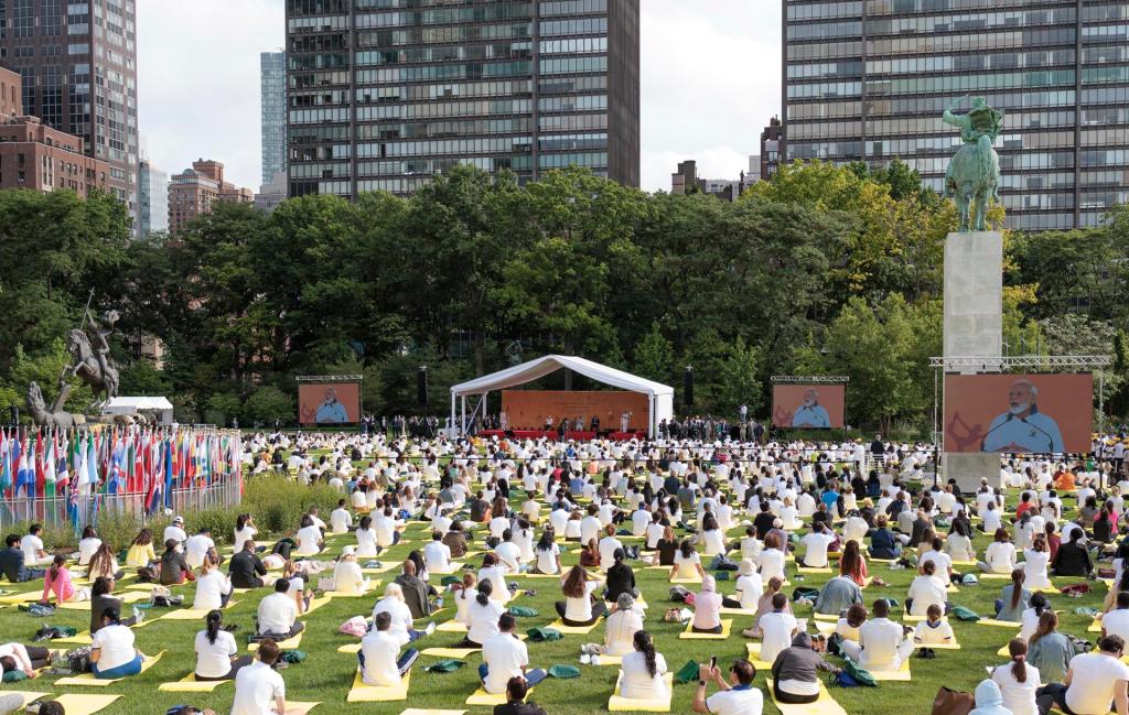 People participate in a yoga session, with the presence of Indian Prime Minister Narendra Modi, in the gardens of the United Nations complex, on June 21, 2023, in New York.  EFE/Justin Lane