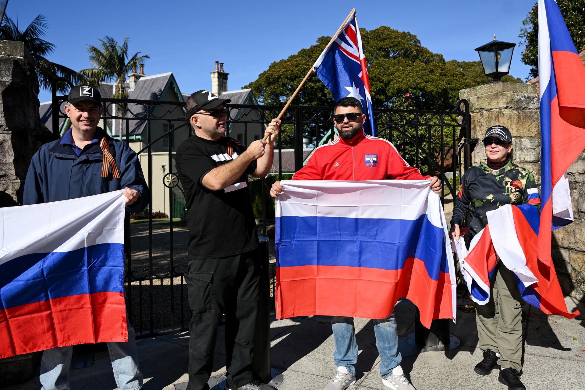 People participate in a pro-Russian protest at Kirribilli House in Sydney, Australia, 24 June 2023. EFE-EPA/STEVEN MARKHAM AUSTRALIA AND NEW ZEALAND OUT
