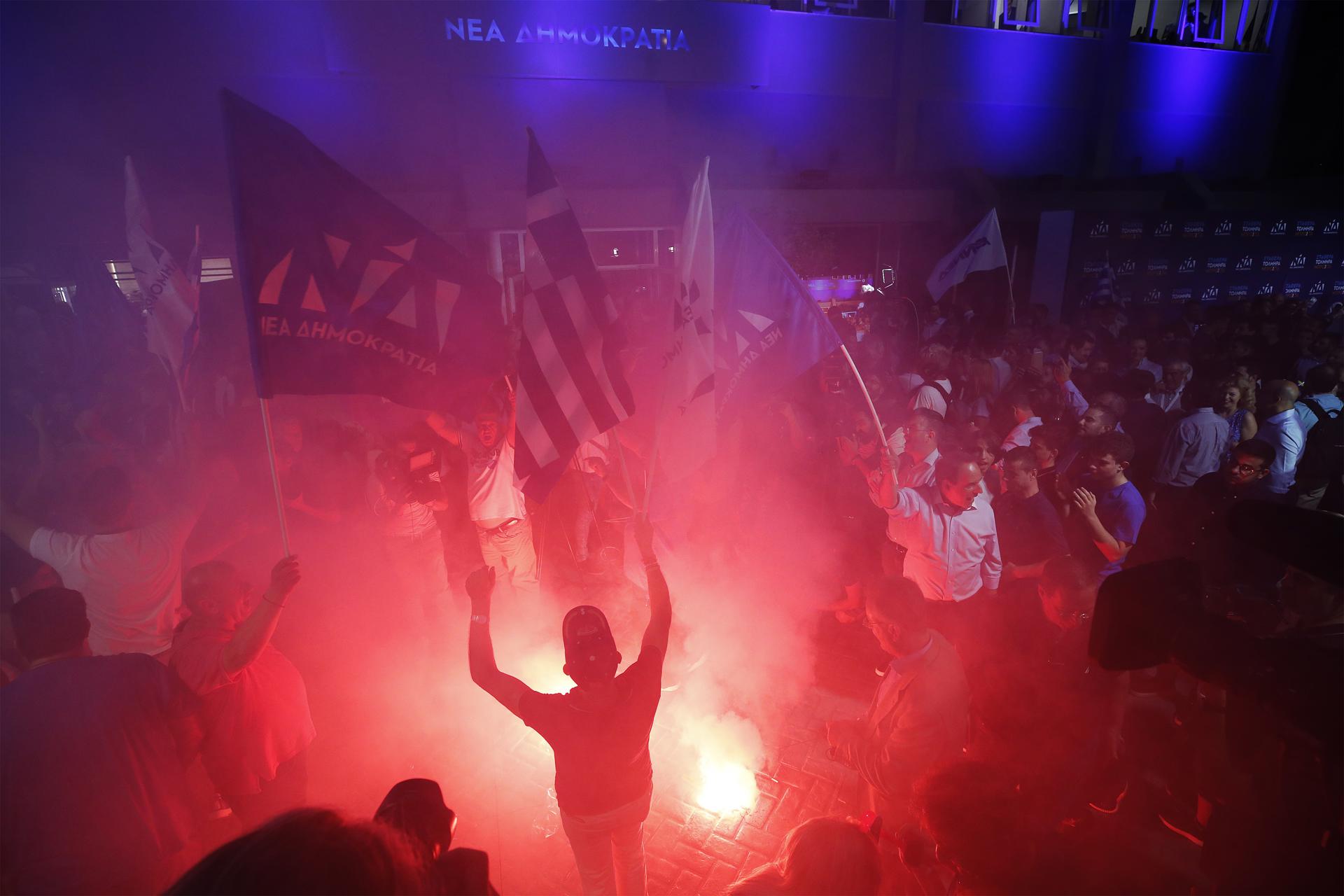 Supporters of the New Democracy party celebrate following the announcement of the results in the Greek general elections outside the party's headquarters in Athens, Greece, 25 June 2023. EFE/EPA/ALEXANDROS VLACHOS
