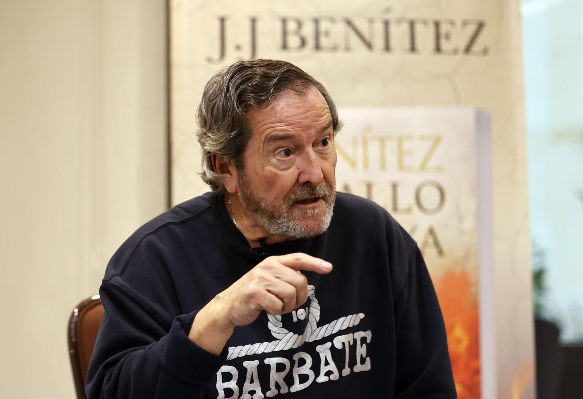 El escritor español Juan José Benítez, más conocido como J. J. Benítez, habla durante una entrevista con EFE el 30 de mayo de 2023 en Bogotá (Colombia). EFE/Mauricio Dueñas Castañeda