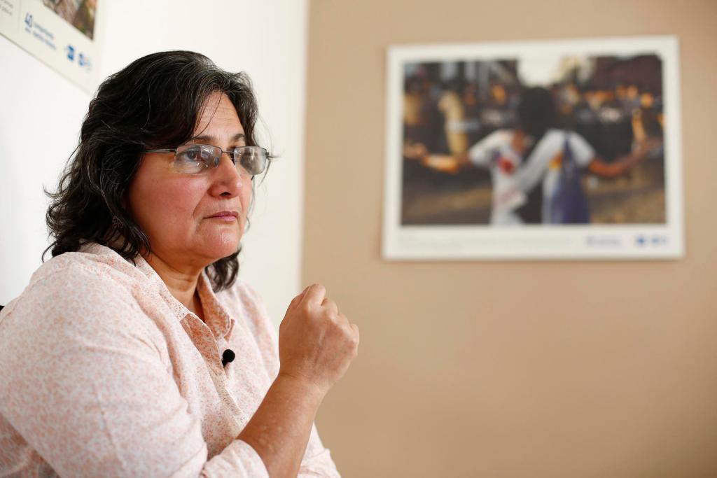 Celia Medrano, defensora de derechos humanos y aspirante a la Vicepresidencia por el Movimiento Sumar, habla durante una entrevista con EFE, el 6 de junio de 2023, en San Salvador (El Salvador). EFE/Rodrigo Sura

