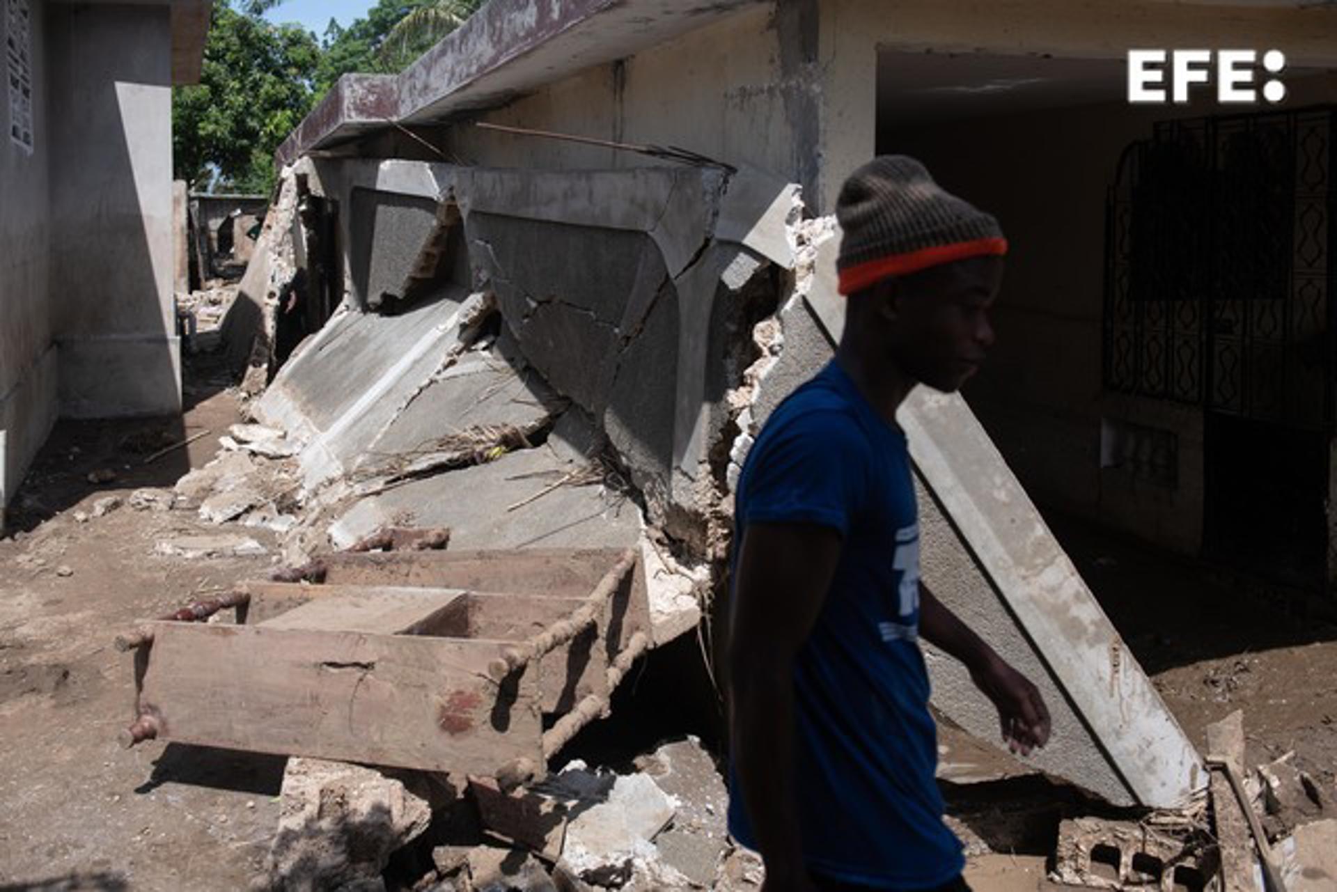 A man walks next to the rubble of a house affected by severe flooding as a result of heavy rains, in Leogane, Haiti, 06 June 2023. EFE/ Johnson Sabin
