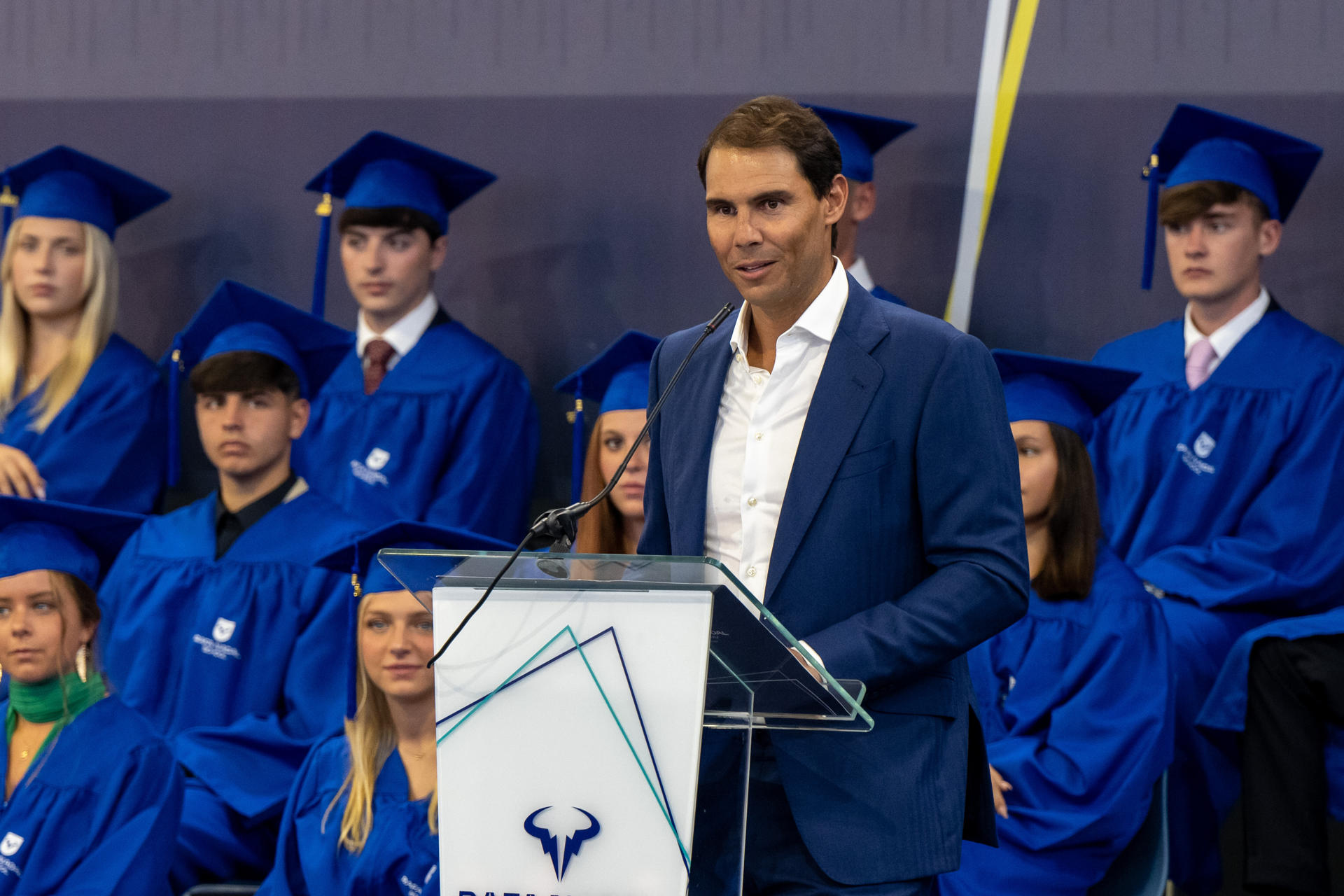 Rafael Nadal preside la graduación de 50 de los alumnos de la academia de Rafael Nadal este miércoles, en Manacor (Islas Baleares). EFE/ Cati Cladera