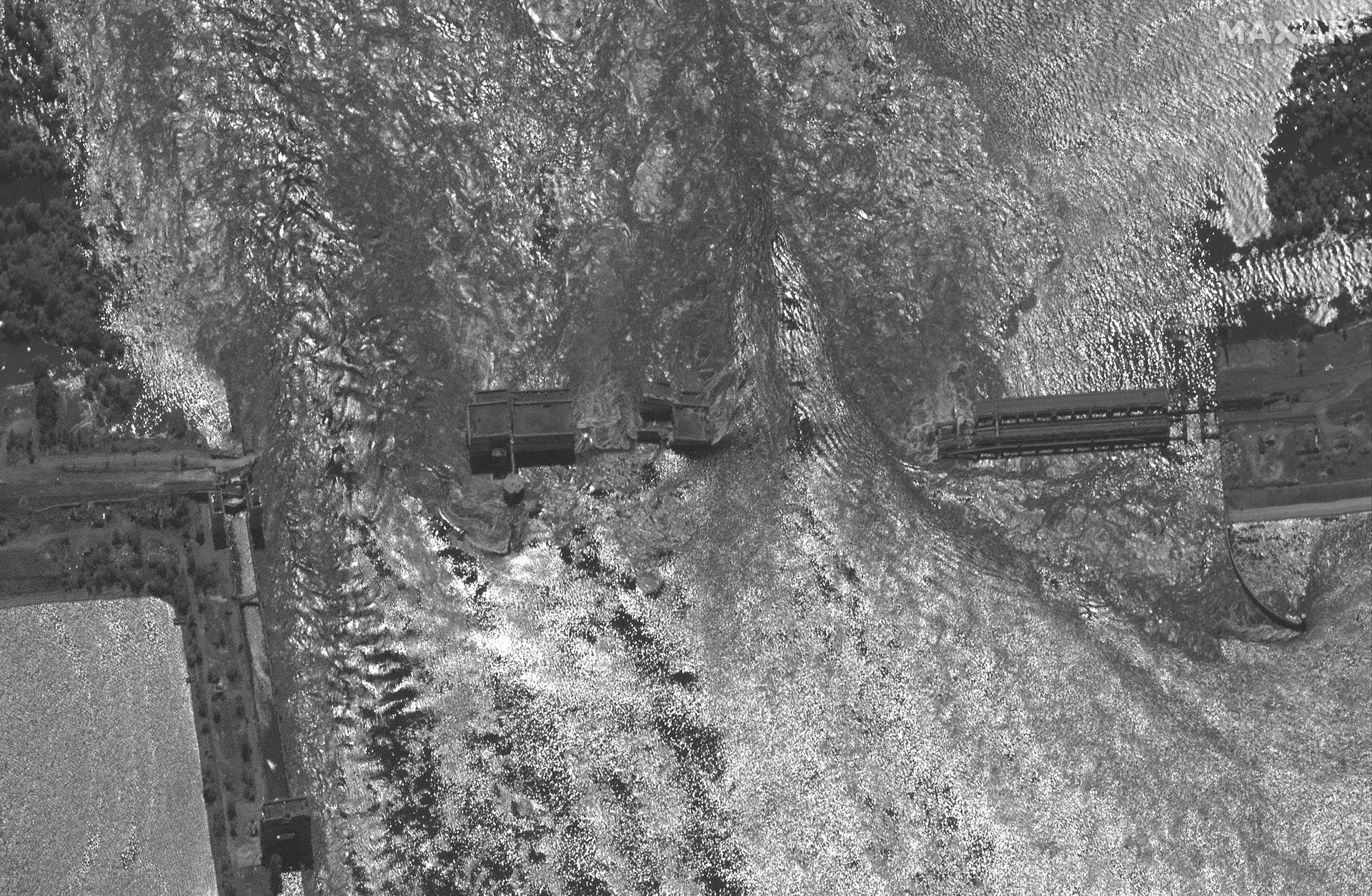 A handout satellite image made available by Maxar Technologies shows a closer view of the destroyed Nova Kakhovka dam and hydroelectric plant in the Kherson region, southern Ukraine, 06 June 2023. EFE-EPA/MAXAR TECHNOLOGIES HANDOUT -- MANDATORY CREDIT: SATELLITE IMAGE 2023 MAXAR TECHNOLOGIES -- THE WATERMARK MAY NOT BE REMOVED/CROPPED -- HANDOUT EDITORIAL USE ONLY/NO SALES