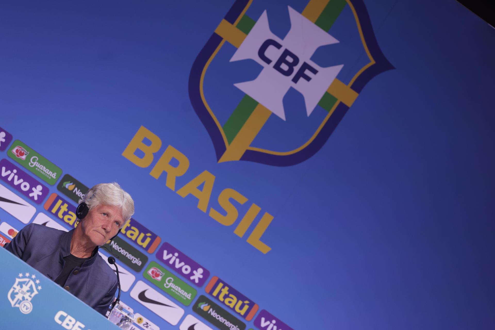La seleccionadora de Brasil, la sueca Pia Sundhage, asiste a una rueda de prensa donde se anunció la lista de las jugadoras convocadas para competir en la Copa Mundo Australia y Nueva Zelanda 2023, en Río de Janeiro (Brasil). EFE/Antonio Lacerda