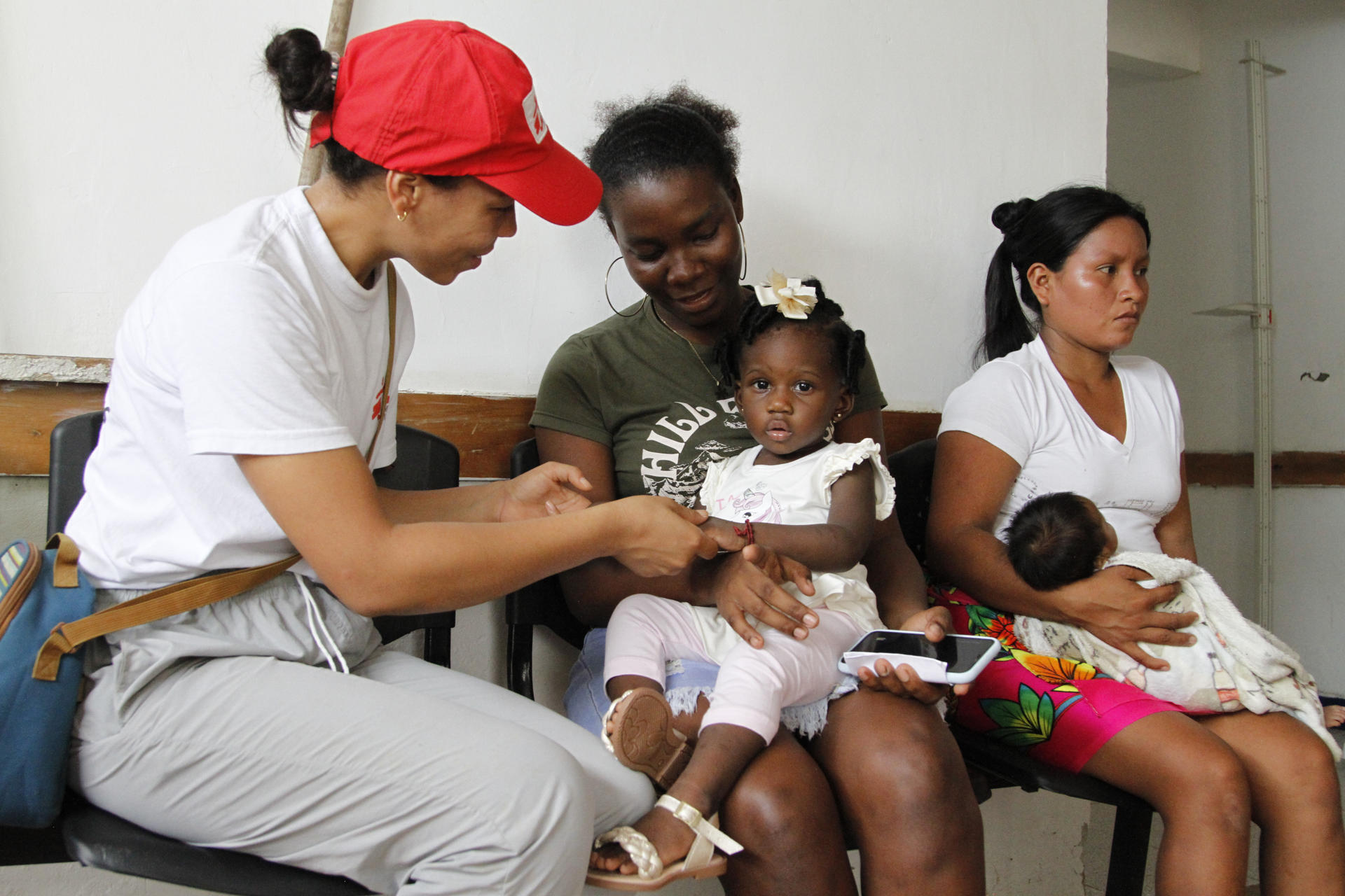 Residents are attended to at the Pie de Pató health center on May 4, 2023, in the department of Chocó (Colombia). EFE/JUAN DIEGO LOPEZ